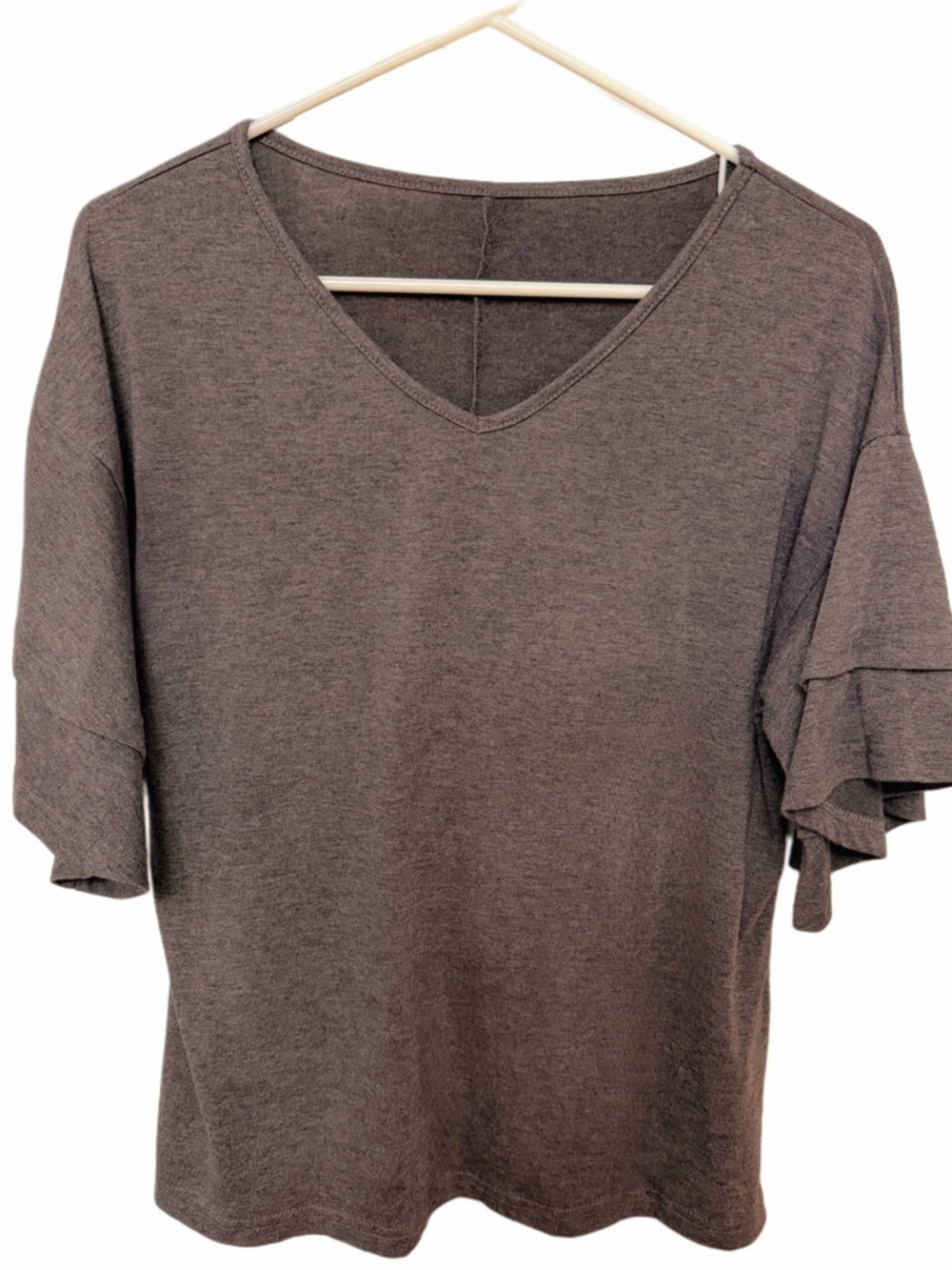 ✨ Women’s Size M Grey Ruffle Flutter Sleeve V-Neck Knit Top Blouse ✨